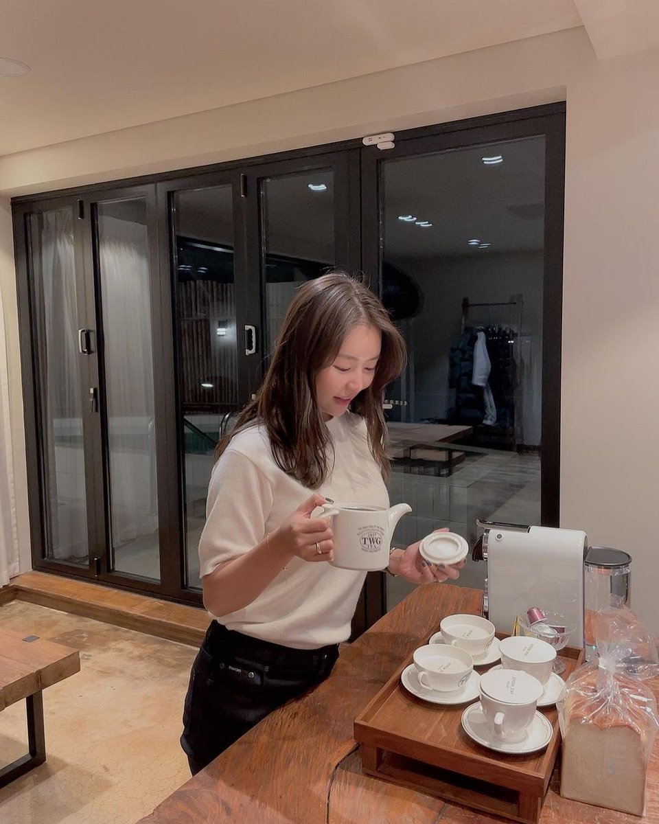 hermantin22's tweet photo. Sit and enjoy a cup of tea to calm your mind and think more clearly. #selfie #selfination #selfietime #likeme #like #followme #follow #happy #smile #goodvibes #selflove #loveyourself #selfcare https://t.co/lFHhYCbKv3