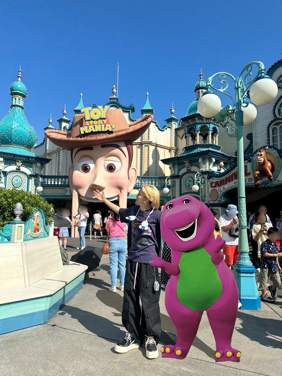 parkschyun's tweet image. the word boyfriend starts with b and so does barney 🫶🏻 #proeditor