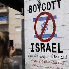 Khalid_Jimat's tweet photo. Hari ini ramai cari jalan untuk bantu Palestin.

Selain derma dan lawan propaganda Zionis di medsos, ada yang buat seruan boikot.

Dulu ramai yang skeptik. Katanya Zionis terlalu kaya dan berkuasa. Alhamdulillah, sekarang makin ramai yang percaya boikot boleh beri kesan. https://t.co/BQAzLZ1WOh