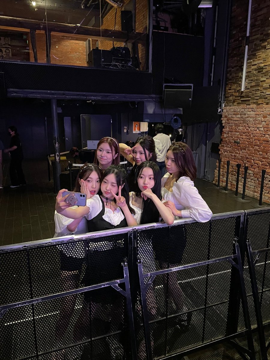 youiarchives's tweet photo. Happy 5th anniversary to the most precious girls 🥹 I will always love and support #드림노트 #DreamNote_5th_Anniversary https://t.co/PX1yKzyusf