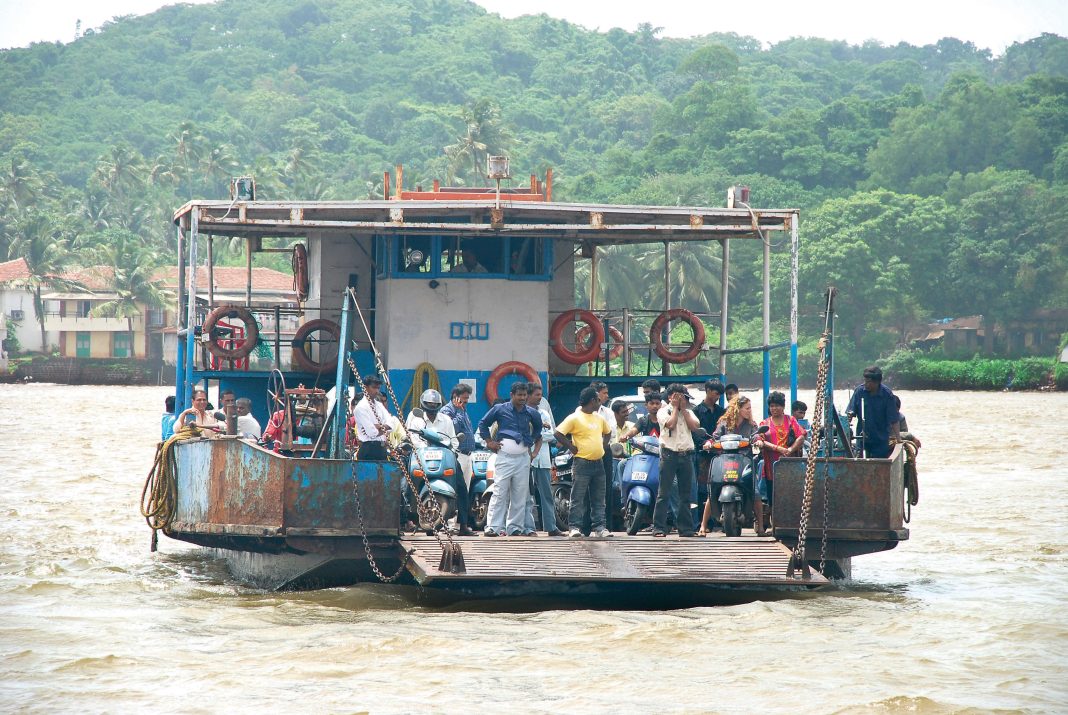 Govt likely to roll back new fares for ferryboats

#ferryboat #NavhindTimes