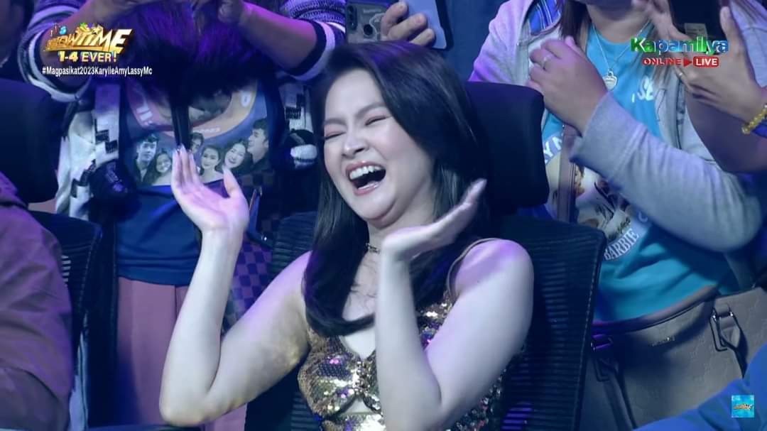 PAMBANSANG GINOO SA IT’S SHOWTIME! 

Ginulat ni David Licauco ang kanyang fans at ang ka-loveteam niyang si Barbie Forteza nang bumisita siya sa ‘It’s Showtime’ ngayong Martes para sa 14th anniversary celebration nito. 

Banat na joke ni Vice Ganda, “First time nangyari sa