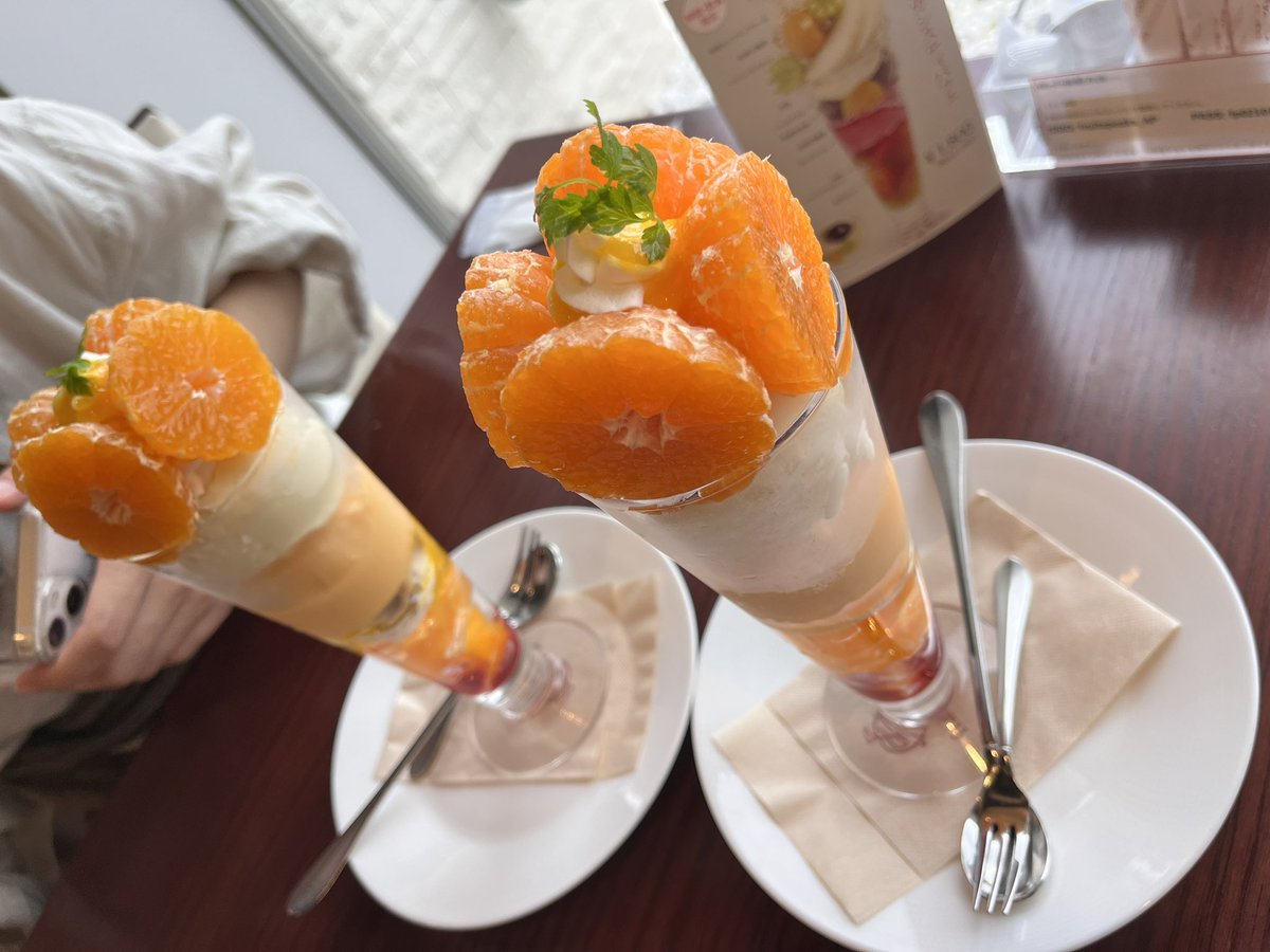 jumpboy610's tweet photo. #フルーツピークス
#みかんパフェ 
😍🍊 https://t.co/KVuM59kO3o