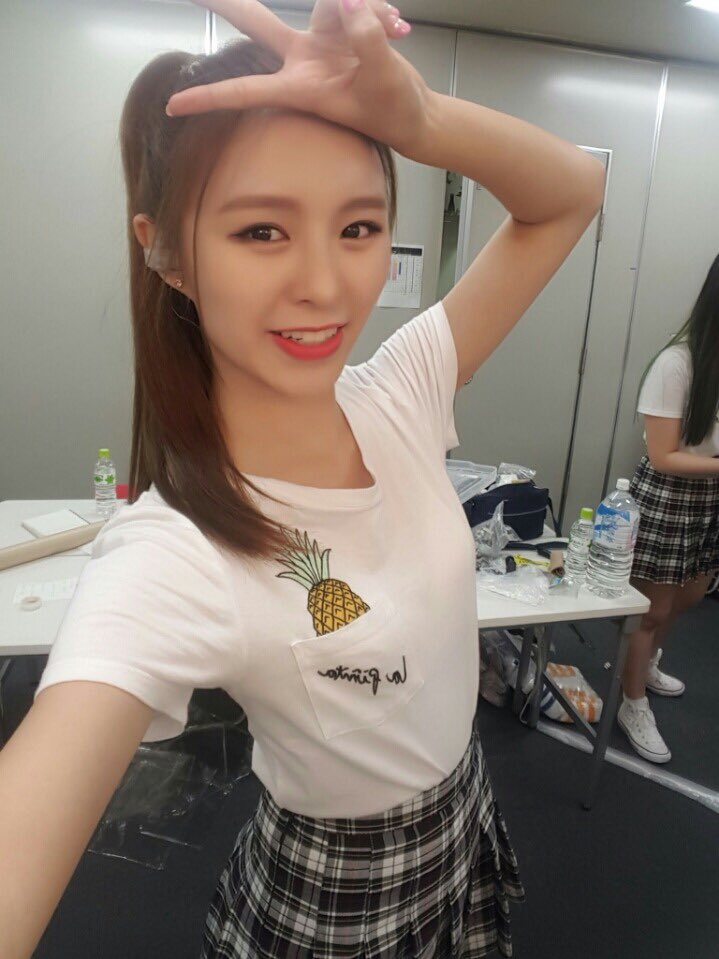 #𓊈𝐍𝑂T𓊉𓈒യ𝐒H𝕐 empezó a sonar y sabía que era mi momento perfecto para ver a @pop_squad_ en su tan esperado regreso y yo claro que estaré en modo gritona hoy.

⋆ 𝐘u𝚔i ᨘin 𝚠onɗeʀ𝚕a𝕟𝗱 ໑