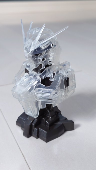 久しぶりにガチャ引いたけどハズレだった
とはいえいっそ塗装しちゃえばいいのではとか考えたり 