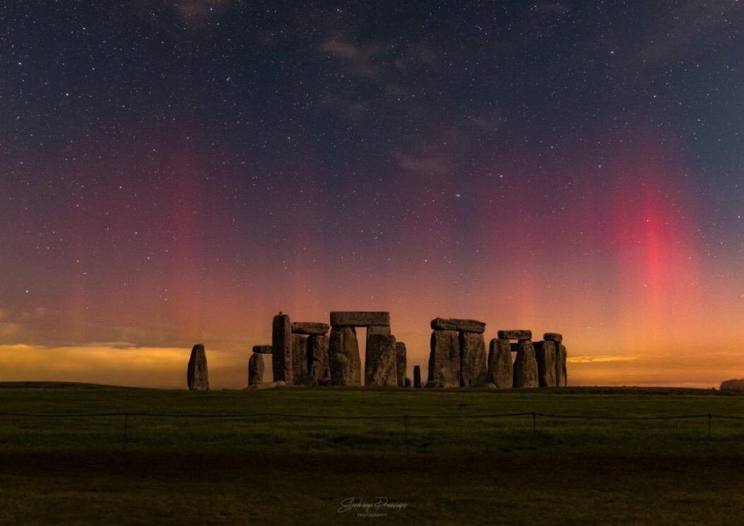 Xello en [PHOTO] 🧡 #Stonehenge #auroresboréales 

©️Stonehenge Dronescapes