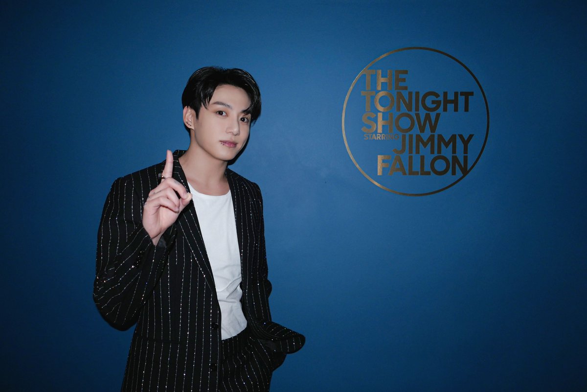 [#오늘의방탄] The Tonight Show Starring Jimmy Fallon with #JungKook 오늘도 완벽했던 팰런쇼 정국😎 함께해 주신 아미 여러분들 감사합니다💜 #오늘의정국 #정국 #BTS #방탄소년단 #StandingNextToYou #JungKook_GOLDEN #FallonTonight #JungkookOnFallon