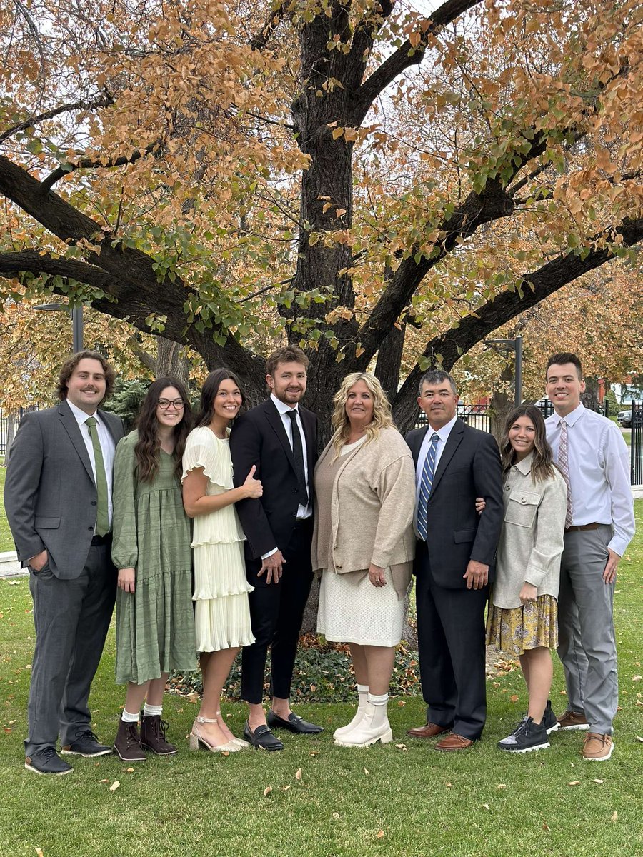 kamcrawf's tweet photo. The greatest gift I can receive as a mom, is time with all of my children. I got that this weekend. 
I am so proud of the adults my kids have become.
These are my people and I love them beyond words. ❤️ https://t.co/jocstOHhki