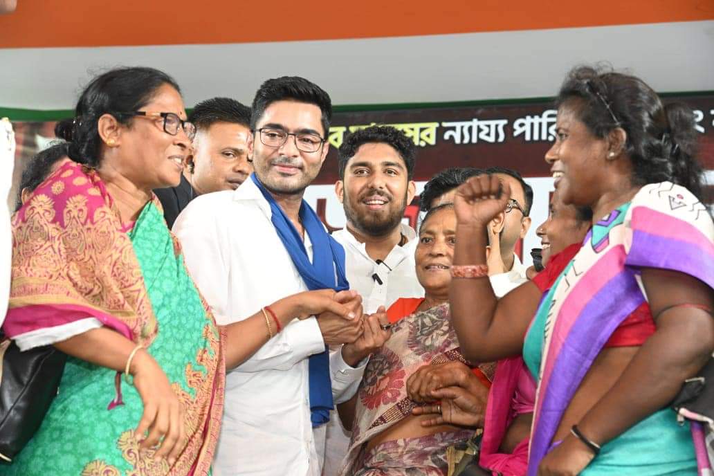 aitctuhin's tweet image. সর্ব ভারতীয় @AITCofficial  এর সাধারণ সম্পাদক  এবং আমাদের যুব সমাজের  কান্ডারি @abhishekaitc  দাদা কে পশ্চিম বর্ধমান জেলা @TrinamoolYouth  এর পক্ষ থেকে  শুভ জন্মদিন এর অনেক অনেক শুভেচ্ছা ভালোবাসা এবং অভিনন্দন জানাই তুমি সুস্থ থেকো এবং ভালো থেকো 

#HappyBirthdayAB #TMYC #PBTMYC