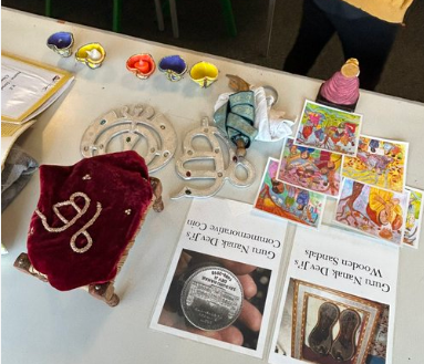 TPAYear2AD's tweet photo. We have had a special visitor teaching us this morning - Mrs Singh. We have explored the Sikh faith through testing foods, learning about celebrations, dancing and looking at artefacts. A fantastic morning! #TPARE @DeltaTheParks https://t.co/txFvLaC0lH
