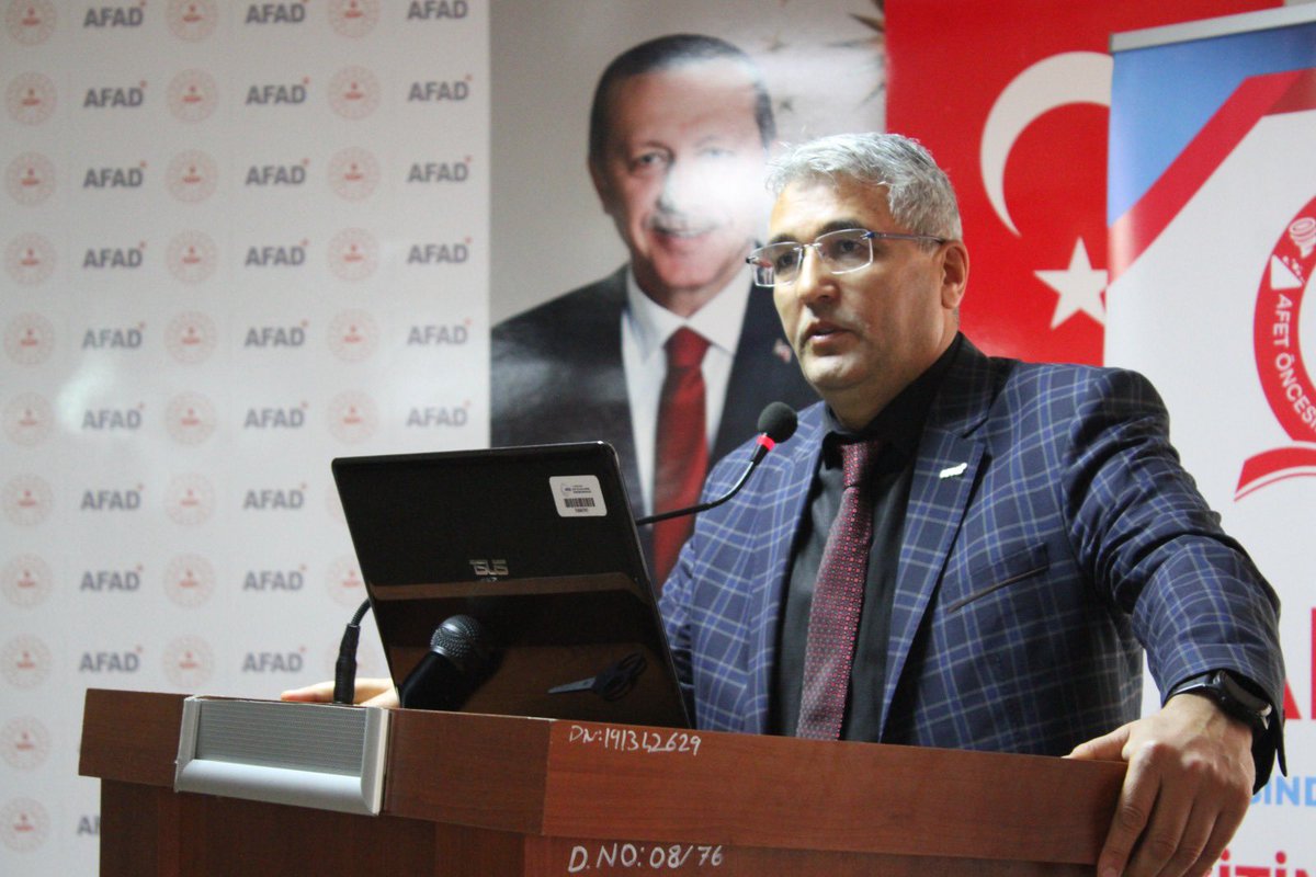 Destek Hizmetleri Genel Müdürlüğü ve UNICEF İşbirliği ile Afet Öncesinden Sonrasına Eğitim Projesi kapsamında "Depremde Arama Kurtarma Eğitmen Eğitimi Kursu" Afyonkarahisar'da başlamıştır.

<a href="/tcmeb/">Millî Eğitim Bakanlığı</a> <a href="/Yusuf__Tekin/">Yusuf Tekin</a> <a href="/meb_dhgm/">Destek Hizmetleri Genel Müdürlüğü</a> <a href="/omurfatih/">Ömür Fatih Karakullukçu</a> <a href="/mebisgb/">İşyeri Sağlık ve Güvenlik Birimi Daire Başkanlığı</a> <a href="/ozkan_meb/">Özkan AVCI</a> <a href="/MetinTayarer/">Metin TAYARER🇹🇷🇹🇷🇹🇷</a>