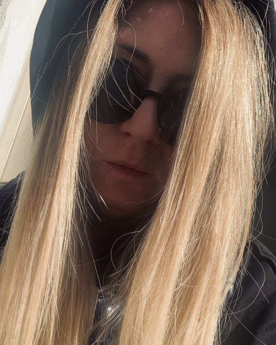 DonnaEvoluta's tweet photo. Voia de far ben saltame dosso.
#selfie #scazzo https://t.co/m3t7KYHAef