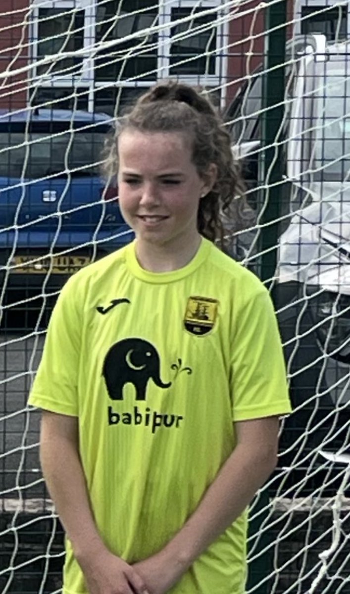 Llongyfarchiadau mawr 👏 i Lliwen or tim o dan 12 sydd wedi cael lle yn yr ganolfan performio gogledd gorllewin cymru am yr tymor 🏴󠁧󠁢󠁷󠁬󠁳󠁿 Da iawn chdi ⚽️⚫️🔴
