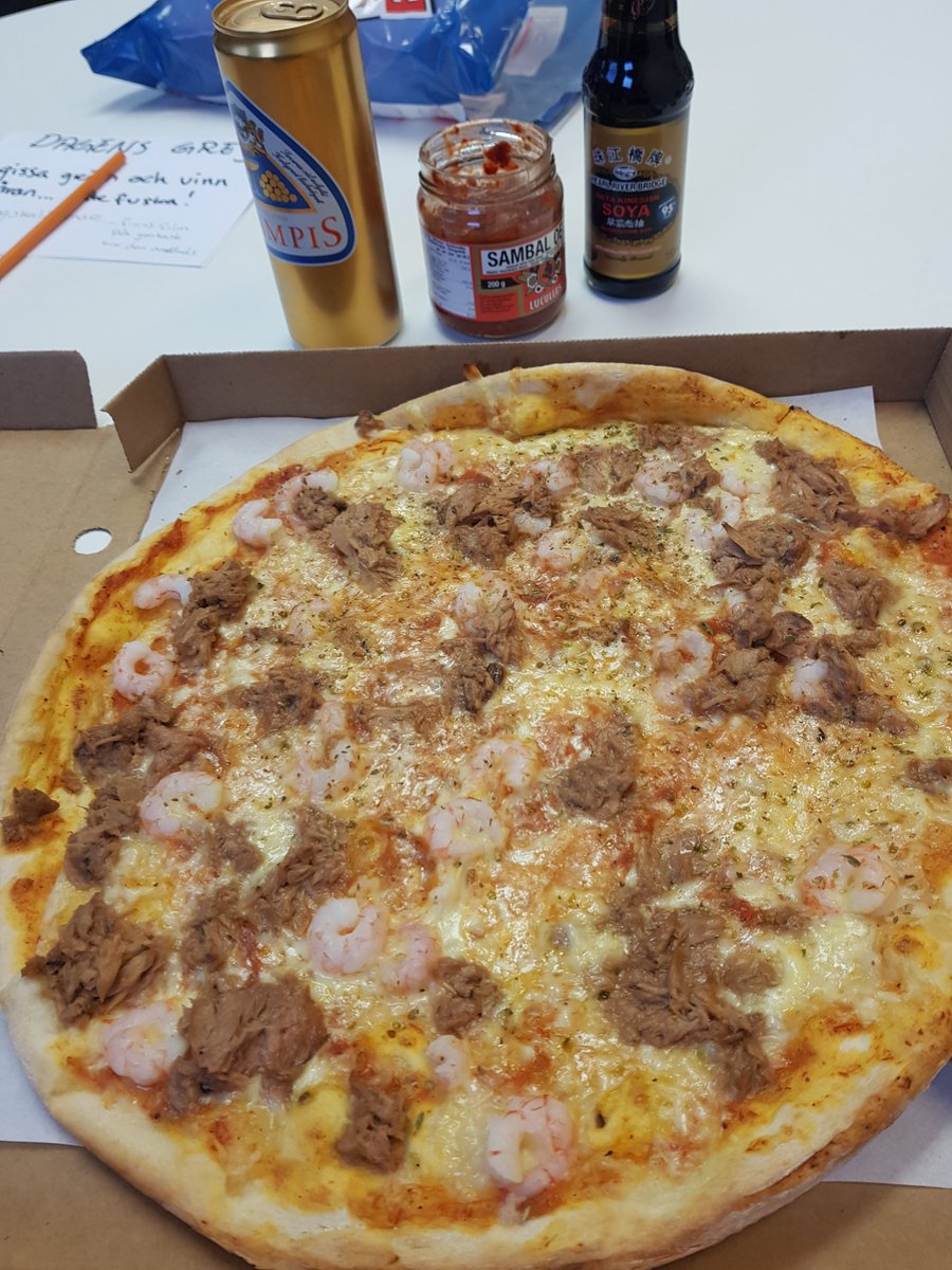_jannice__'s tweet photo. La bella👌 tonfisk/räkor. https://t.co/e8W1KHXkUo