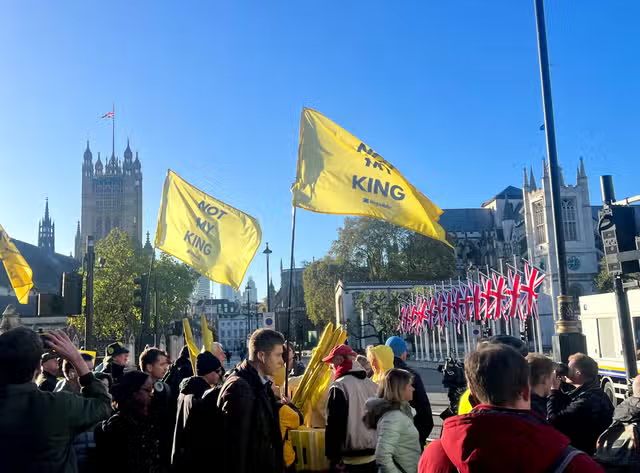 standardnews's tweet photo. 🔴 Anti-Monarchy group Republic fly 'Not My King' flags in protest outside Westminster ahead of the King's procession from Buckingham Palace to the House of Lords

https://t.co/FKub1DcxRw https://t.co/X3ZSM9KBi8