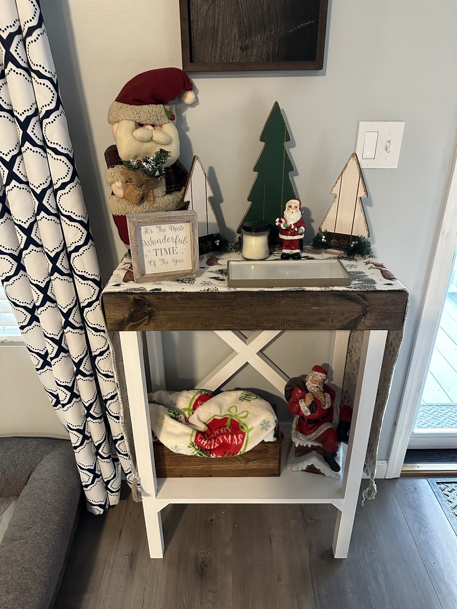 BrandonCondon's tweet photo. @Oreo I have had my Chistmas decor up since August. And I've got receipts to prove it 😅🎄 #christmastime #wifelostabet https://t.co/CzXxnDeH5Q