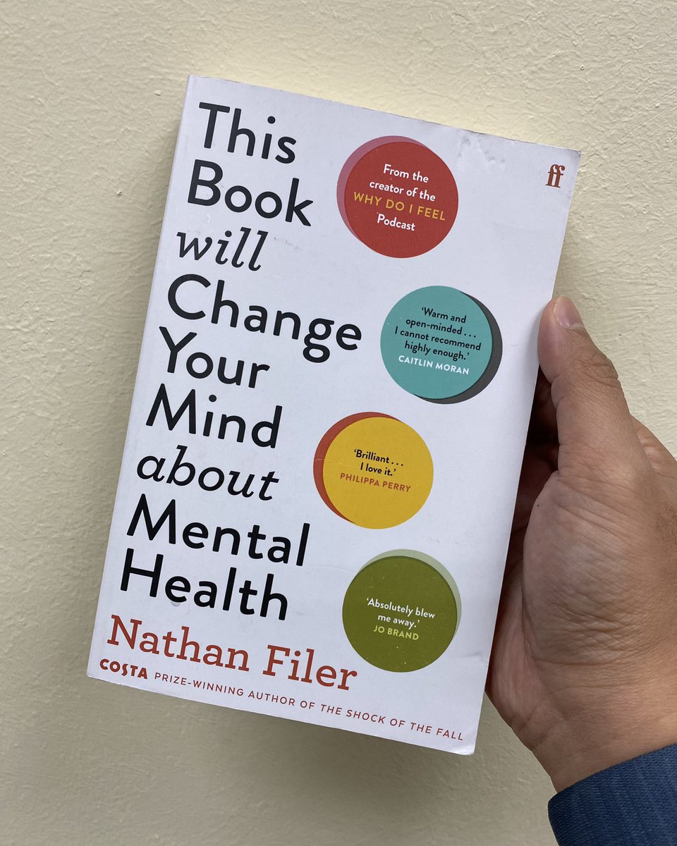 Beli buku ini di Popular. Setelah membaca sebanyak 41 halaman, saya tertarik untuk mengetahui lebih lanjut pengalaman pesakit-pesakit di UK yang hidup dengan gangguan mental. Terfikir, adakah pengalaman mereka sama dengan di Malaysia? Recommended to read. #MinBacaApa