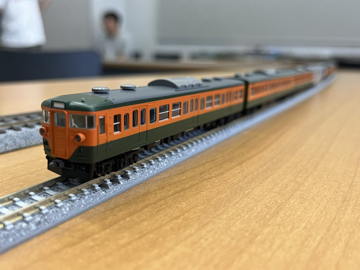 TcIII_IOG's tweet image. 東瓜に間に合わなかったのでここで供養
92年の国府津K42編成です
上り方クハはATS設置による代走106
化けサロ110-360と電装解除車のサハ111-401も入ってる編成です
手すりの別パーツ化や車体塗装に初めて挑戦、TOMIXの新製品に似た色になったと思います!