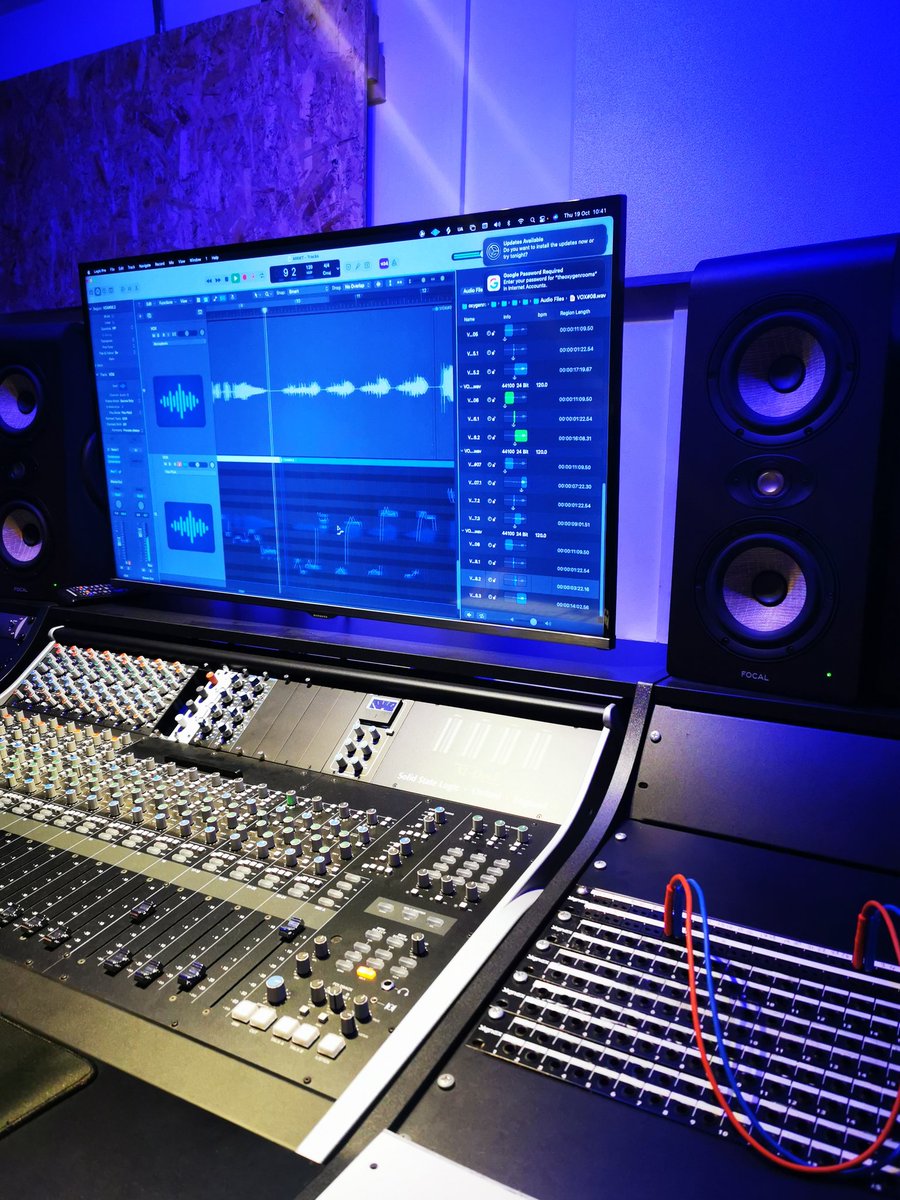 We are so impressed with the work of our students in the recording studio last month! Voicereels recorded and some brilliant feedback from the studio team about their preparation and time management - good job MAMTies - congratulations!🎙️🎧