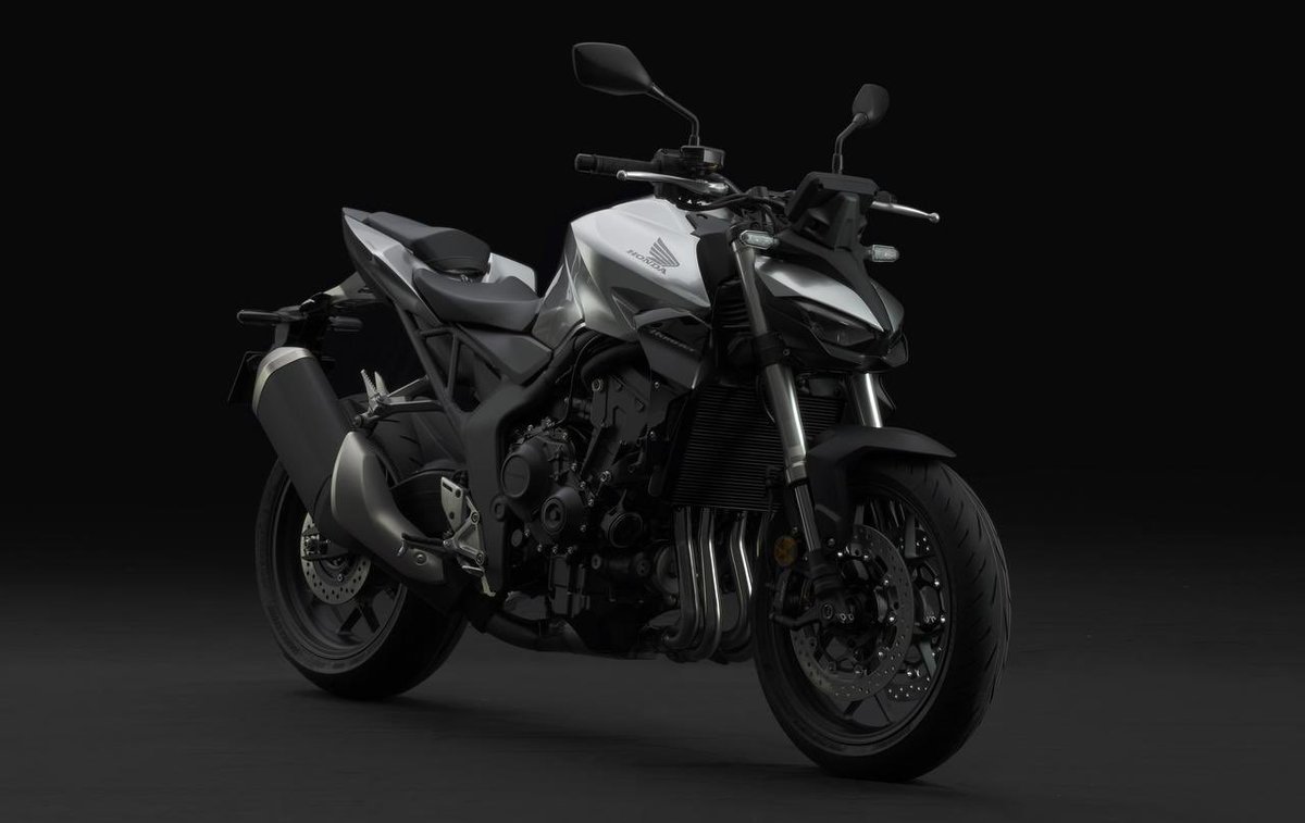 PutiMotor's tweet photo. ホンダが新型「CB1000 ホーネット」を発表❗️

CBR1000RR Fireblade(2017年型)のエンジンを搭載し、150PS以上を発揮。

超コンパクトなデュアル LED プロジェクター ヘッドライト。

新開発のスチール製ツインスパーフレームを採用。

日本での販売もアナウンス😳

https://t.co/Tkyh3t3yLP https://t.co/bQytj8aIGf