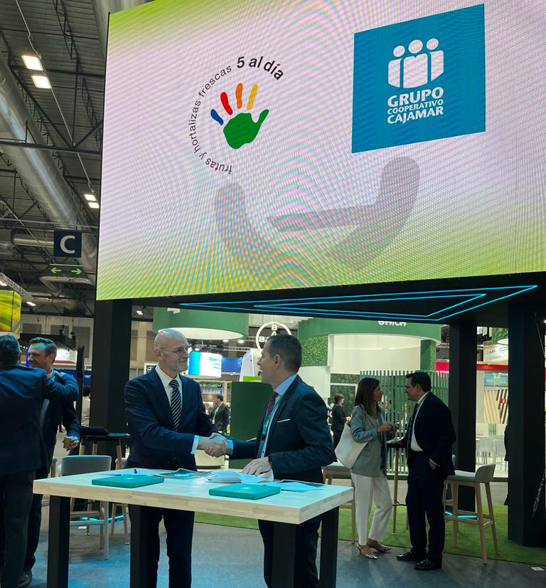 5aldiaspain's tweet image. #5aldía y @Cajamar impulsan el consumo de #frutasyhortalizas y fomentan #hábitosdevidasaludable entre la población en la firma de un convenio entre ambas entidades extendido a los asociados de #5aldía
Un hito más del compromiso con la sostenibilidad del sector por ambas entidades