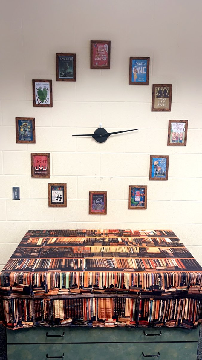 So many books, so little time! 
New clock in the library! 📚⏱️