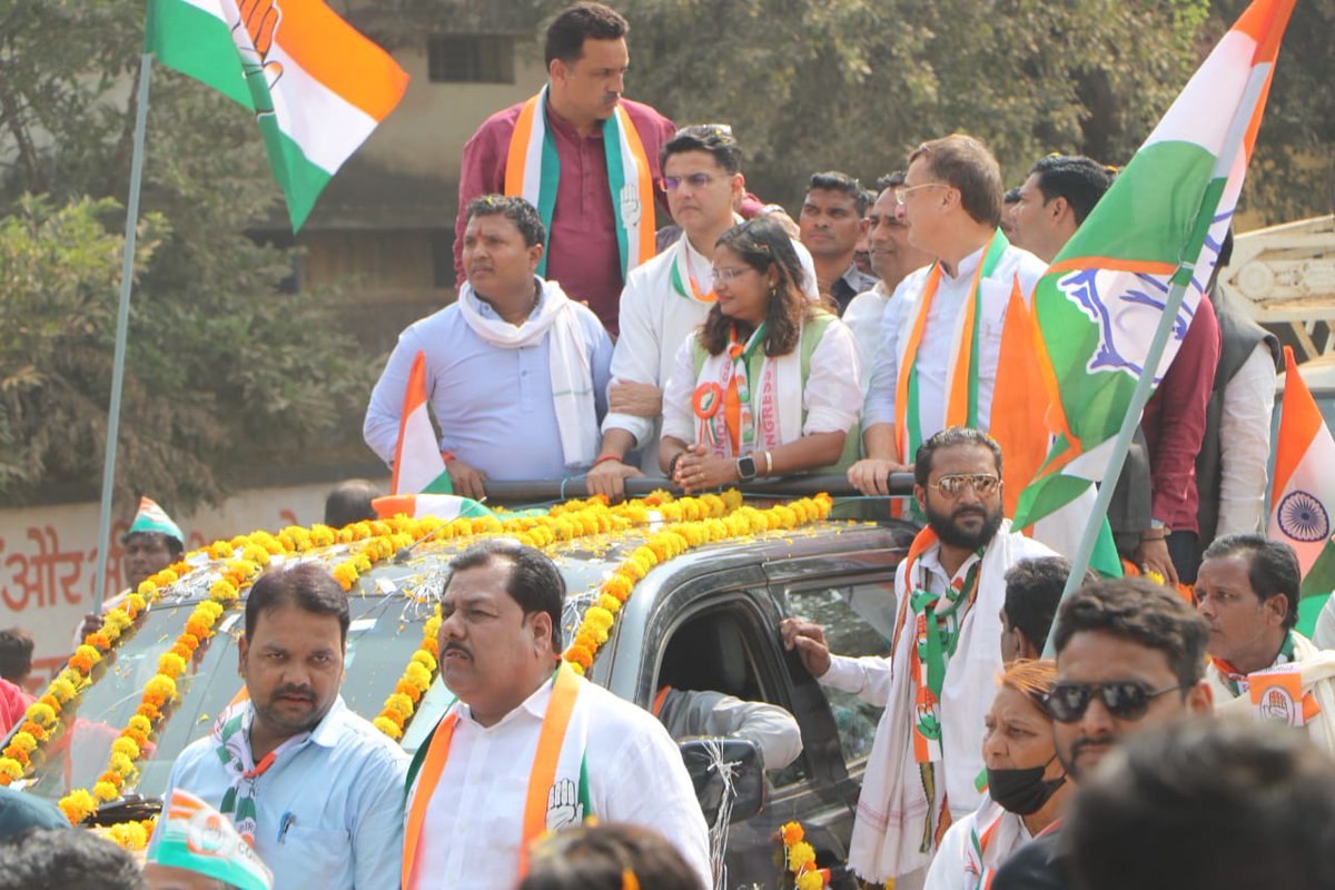 IYC's tweet photo. सिहोरा विधानसभा से कांग्रेस प्रत्याशी व पूर्व IYC सचिव एकता ठाकुर जी के नामांकन दाखिले में शामिल हुए युवा कांग्रेस अध्यक्ष श्री @srinivasiyc जी।

इस दौरान कांग्रेस नेता श्री @VTankha जी एवं श्री @SachinPilot जी भी उपस्थित रहे। https://t.co/Y4r0gleZw8