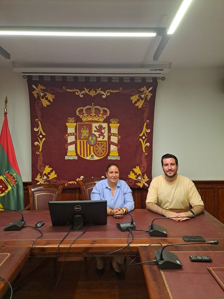 SerafinMesa's tweet photo. ¡Seguimos con la #Ruta31 con la visita al municipio de #Tacoronte!

🤝He podido hablar con Yaiza Díaz, concejala de juventud, y con su equipo técnico. Además, hemos visitado diferentes espacios para poder acoger eventos de @tfjovenyeduca del @CabildoTenerife en el municipio. https://t.co/RESlaNpdUd