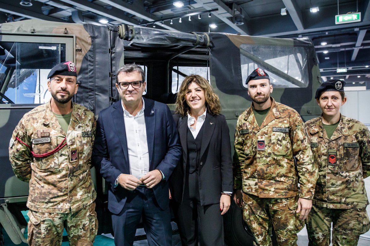 SenatoStampa's tweet photo. #ExpoTraining 2023. Il Vice Presidente @giamma71 #Centinaio, alla 12a edizione della fiera della #Formazione, visita gli stand delle #ForzeArmate e delle #ForzedellOrdine assieme all’on. @TizianaNisini https://t.co/KZNzTpHpzh