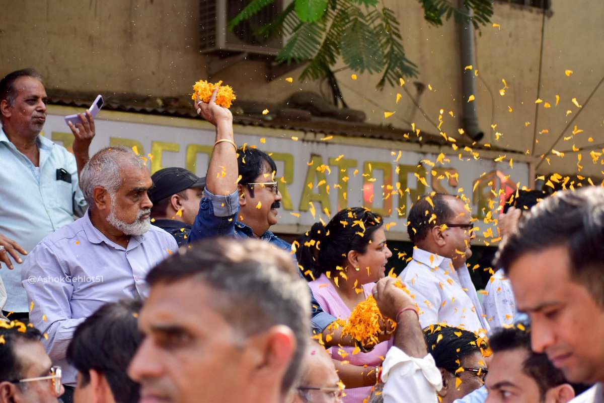 खुशियों की झलकियां
कांग्रेस की 7 गारंटियां

मुस्कान का त्योहार
विश्वास की ये कतार
यात्रा के प्रिय भागीदार
सभी का सहृदय आभार

#कांग्रेस_की7गारंटी_यात्रा
#कांग्रेस_की7गारंटी
#कांग्रेस_फिर_से