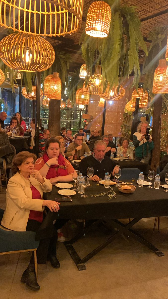 Ayer tuvo lugar la presentación de nuestros Aoves en un lugar muy especial, en @MercVictoria con el pleno apoyo de @saboresdcordoba y @makroESP . GRACIAS. 
También a tod@s por asistir y por valorar tan positivamente todos nuestros Aoves.
#MercadoVictoria
#saboresdecordoba 
#Makro