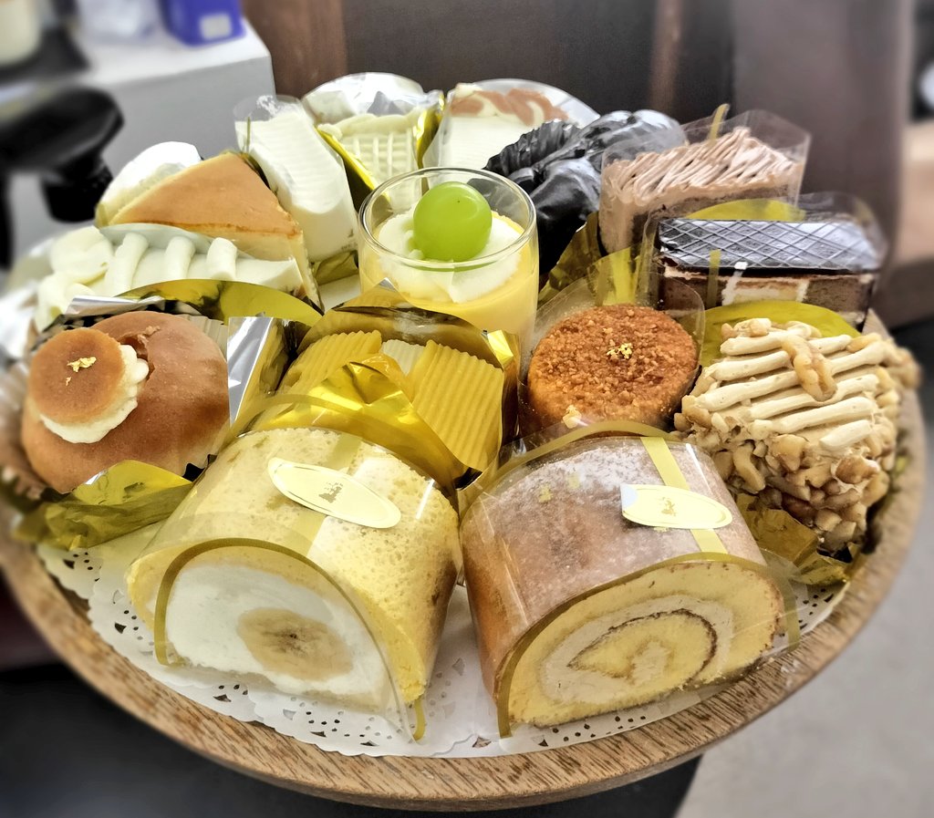 lichanmama's tweet photo. 平日でもいつも並んでてなかなか行けなかった「銀座ウエスト本店」、ついに行けた♡昭和レトロ感あってとても落ち着く空間。
飲み物お代わりが何杯でも無料なのはかなり嬉しいよね🫶
いつも混んでるけどカフェタイム始まる13時前が狙い目です。 https://t.co/2N1jlCUMkT