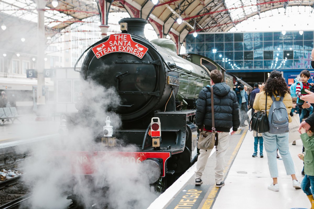 Steam_Dreams's tweet photo. Santa is ready to welcome little ones onboard The #SantaSteamExpress this December for twelve circular tours of merriment. 🎅✨

Let the magic of Christmas transport you to a world of joy, wonder, and cherished memories whilst onboard. 🚂

Book tickets: https://t.co/ShO3Bv9sxA https://t.co/NS5YCKPpxq