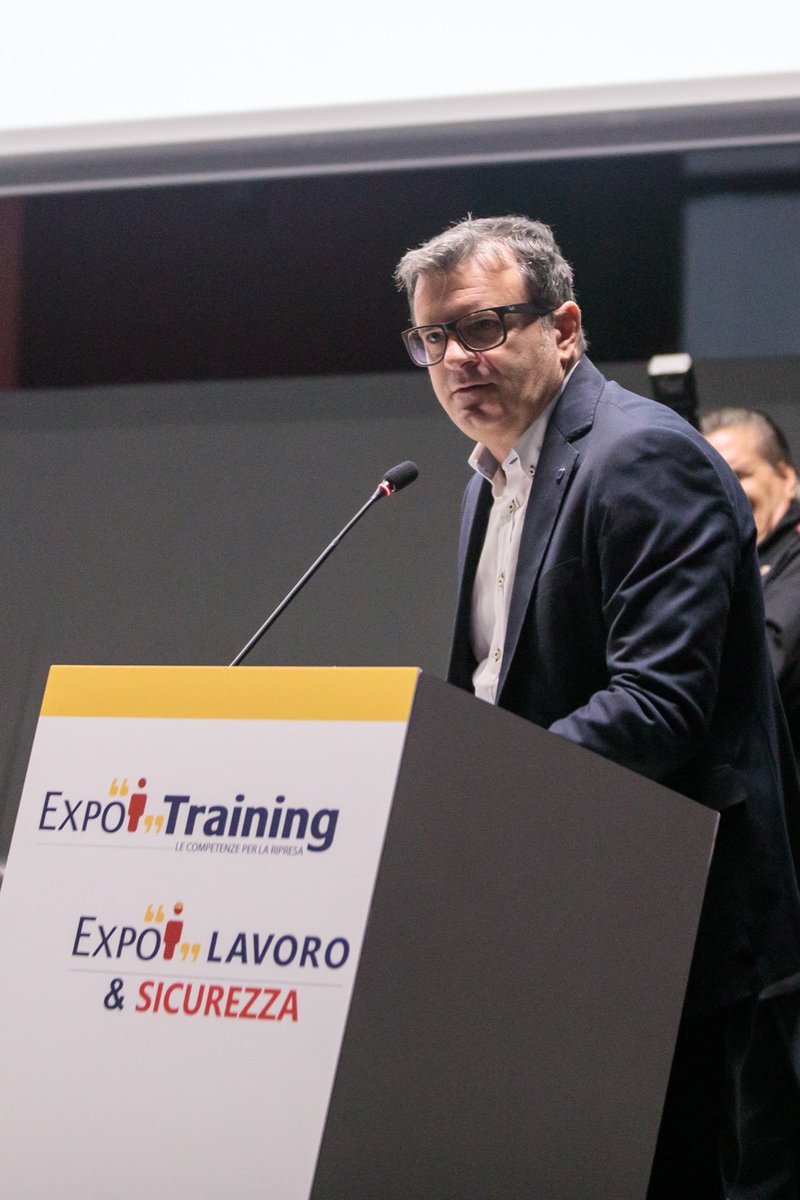 SenatoStampa's tweet photo. #ExpoTraining 2023. L'intervento del Vice Presidente @giamma71 #Centinaio alla cerimonia inaugurale della 12a edizione della fiera della #Formazione nelle immagini di #SenatoTV https://t.co/sJSXSNhbbI