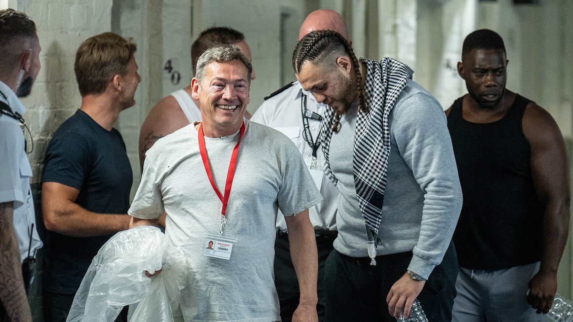 4Viewers's tweet photo. Ex-Tory MP Neil Parish is put in a cell with an international drug dealer, and pop star @HRVY has a rude awakening when he refuses to take off his gold bracelet during processing in #BangedUp - 9:15pm on @Channel4 https://t.co/CVMGs3xz8k