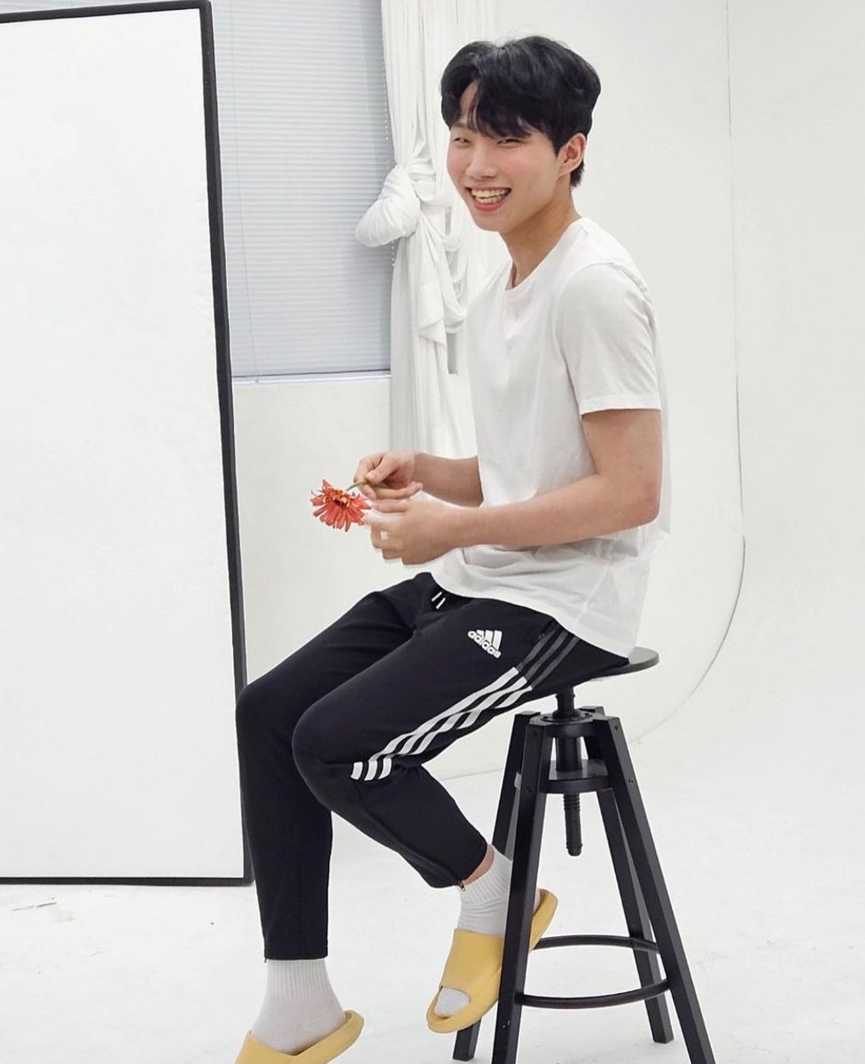 저는 RIIZE 하지 않습니다.
저는 PLAVE 하지 않습니다.
저는 ZEROBASEONE 하지 않습니다.
저는 &amp;TEAM 하지 않습니다.
저는 NCT 하지 않습니다.
저는 THE BOYZ 하지 않습니다.
저는 SEVENTEEN 하지 않습니다.
저는 BOYNEXTDOOR 하지 않습니다.

저는 CANNA 합니다.