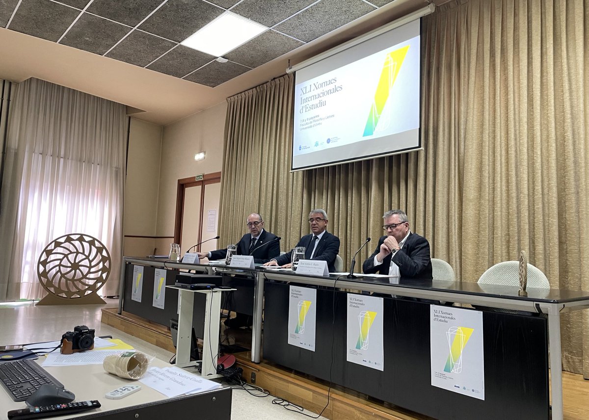 inaciugalan's tweet photo. Entamen les XlL Xornaes Internacionales d’Estudiu #XIDE de l’@ALLA_ast na Universidá d’Uviéu @uniovi_info cola intervención del vicerrector de xestión académica, el decanu de Filosofía y Lletres y el presidente de l’Academia de la Llingua Asturiana, @xantongr. https://t.co/mm9AuthZkK