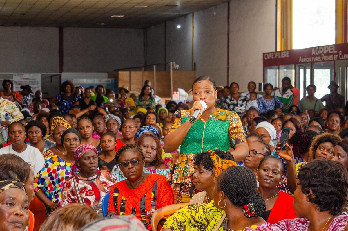 padmpme's tweet photo. Les bénéficiaires du soutien à l'entrepreneuriat féminin du #PADMPME sensibilisées des opérations de formation à l'élaboration des plans d'affaires simplifiés et l'octroi des subventions par jeton électronique via mobile money de #Vodacom.
Le programme prévoit également une mise en réseau des femmes appuyées par le Projet.
Sur la photo, la séance d'explication tenue lundi 06/11 à la FIKIN.
@rdctransforme @JeunesseCN_RDC @Com_mediasRDC @financesrdc @PatrickMuyaya @radiookapi @Presidence_RDC @TinaSalama2 @PmeFec @FemmesFec @Banquemondiale @KpmgRdc @agromwinda @MimieModjaka @bibichemodjaka @ONUFemmesRDC