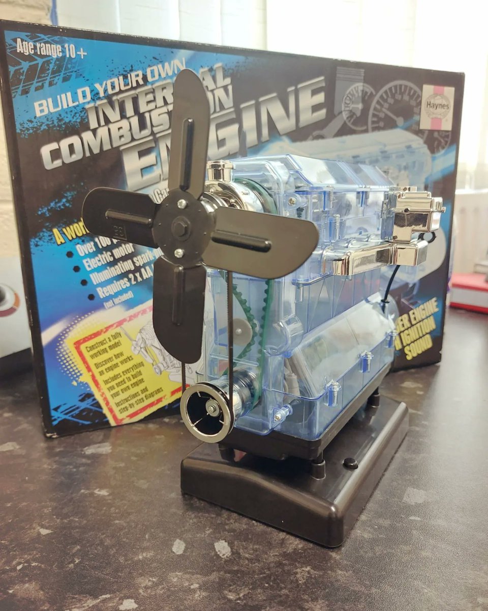 hfcsrathcoole's tweet image. Well done to Aaron Warner,  who is a 3rd Year student  and a member of the Beo group in our school, who created this internal combustion engine, completing it in just a couple of hours! 🤩

Well done Aaron! 👏

#hfcsrathcoole #enginebuilding #internalcombustionengine