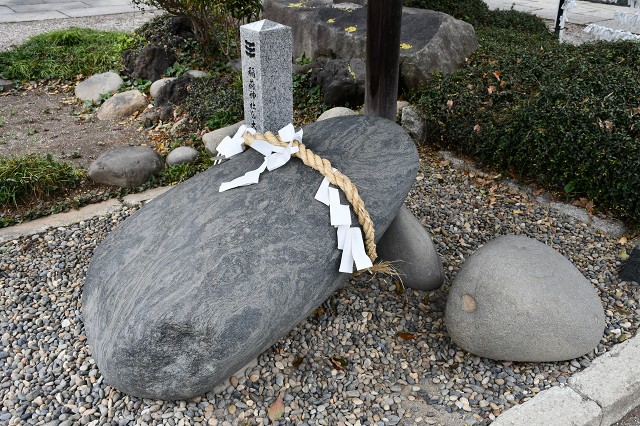 2010_heihei's tweet photo. 重量日本一の力石は、埼玉県にあります。

重量日本一の力石
大盤石　重量６１０ｋｇ

埼玉県桶川市寿　稲荷神社

へいへいの力石資料館
https://t.co/Nu9P209yrz https://t.co/coTkGU63Mw