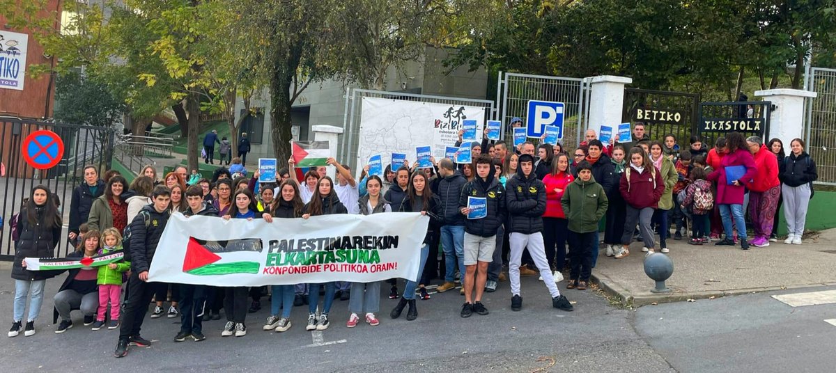 Follow the hashtag #LangileokPalestinarekin and
#WorkersForPalestine to see how today, following the call of the Palestinian unions, in the Basque Country workers and students have denounced the genocide against Gaza in their workplaces and educational centers.