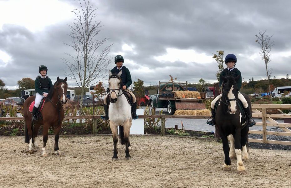 Well done to Aoibhinn Kelliher, Sienna Dollery and Ailís Kelly representing SMI in the Interschools Equestrian Competition in Hollypark during the Mid Term 👏👏👏