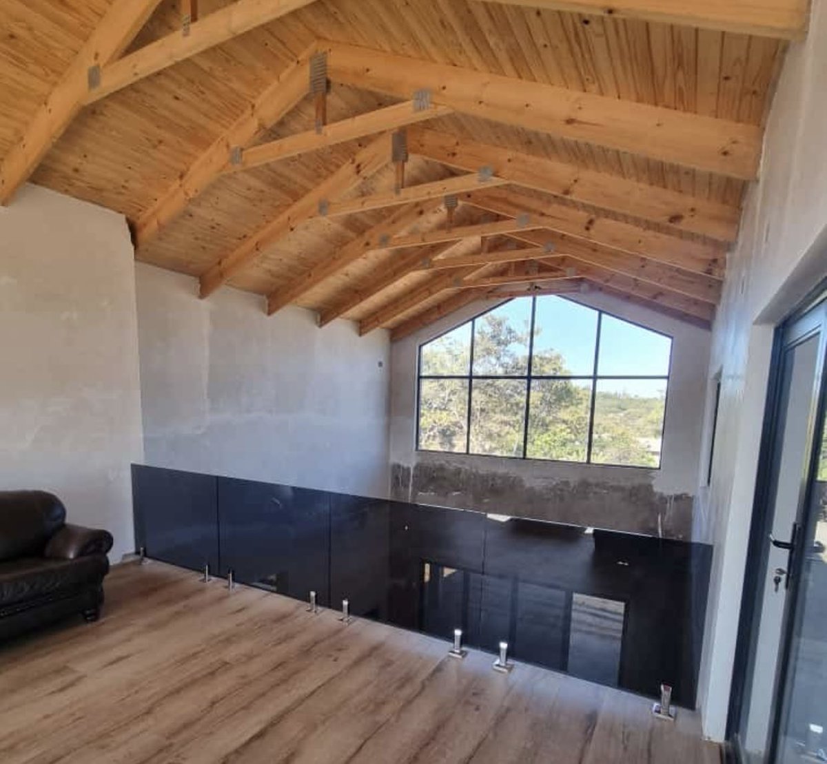 AnemaziMari's tweet photo. In architectural fittings “Trust the process” they mean trust Archi-Sensei ,trust me!Frameless balustrade,used tinted toughned glass ,for these and more Dm,call/app +263773812049 https://t.co/FQYAgmcX4K