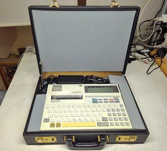 toshitada1973's tweet photo. 黒いアタッシュケース…なんか燃えるね! そして中からPC-2500Sが出てきたら、もうテンション爆上がりだね!! どうかな!!!
#PC2500S https://t.co/Onuy5ynZnT