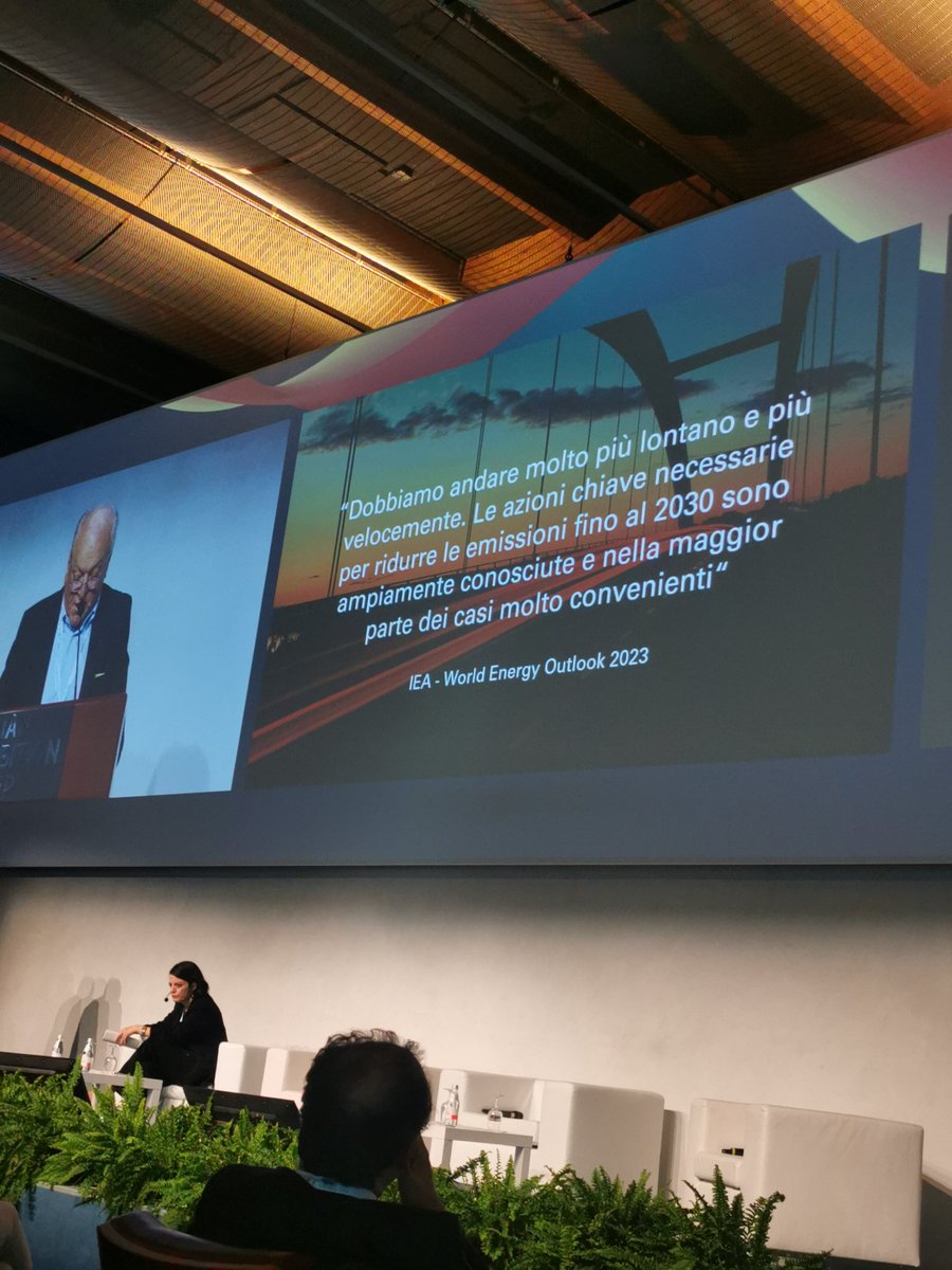 ros_revello's tweet photo. #Stati Generali della Green Economy: quadro preoccupante per l'ambiente. https://t.co/Ys3vYUqy9r