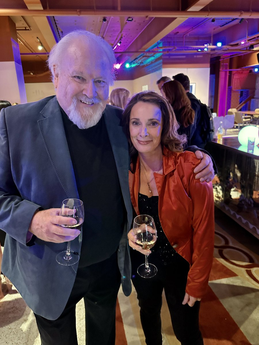 doctorwhobrasil's tweet image. Nessas fotos do @PatrickMulkern temos algumas das melhores companions da série clássica: Carole Ann Ford, Wendy Padbury, Katy Manning, Janet Fielding, Nicola Bryant e Sophie Aldred! Sensacional! 💙💙