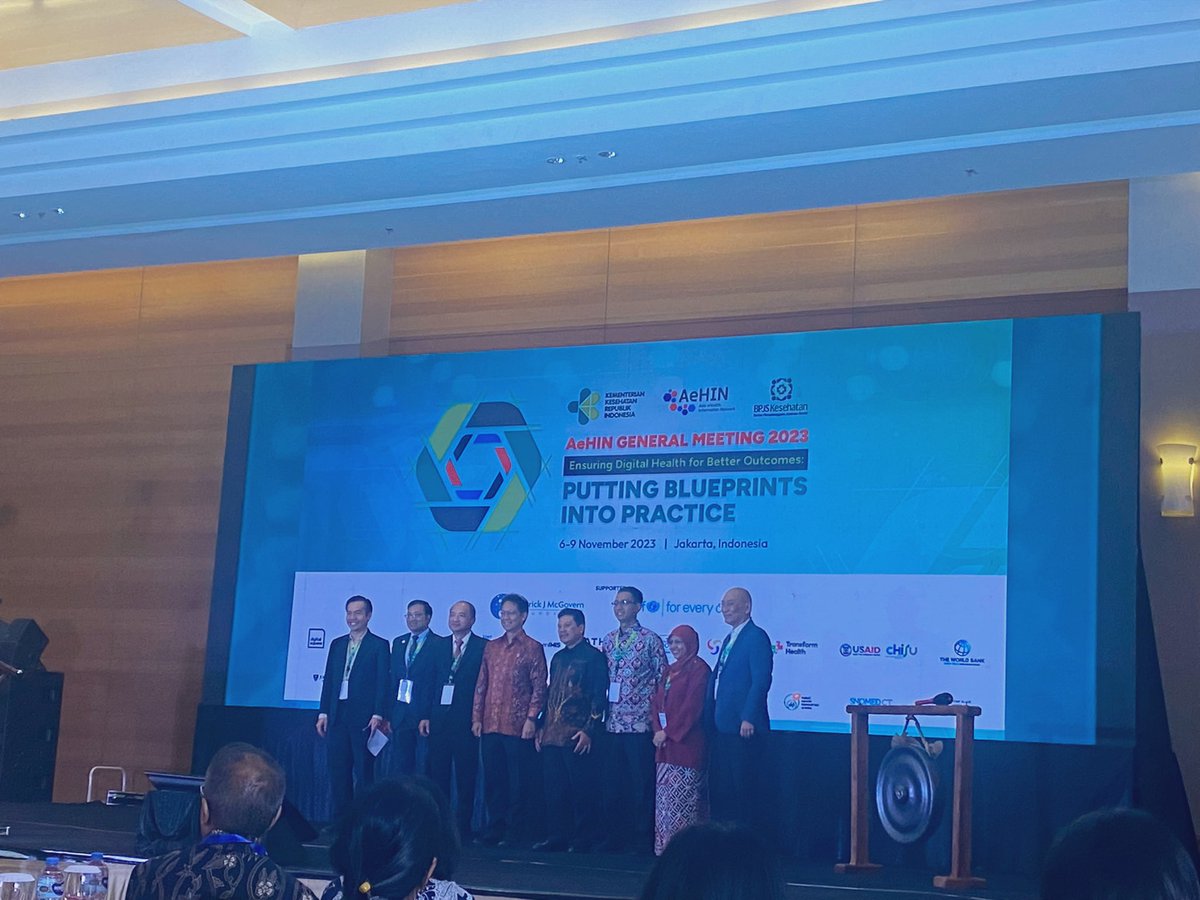 dhaploen's tweet photo. Opening ceremony of the @WeAreAeHIN general meeting, with the Minister of Health, President Director of BPJS Kesehatan, Chief of DTO, AeHIN heroes, and of course the famous MC from Indonesia pak @4n15fuad 😀👍 https://t.co/QchDPedvp4