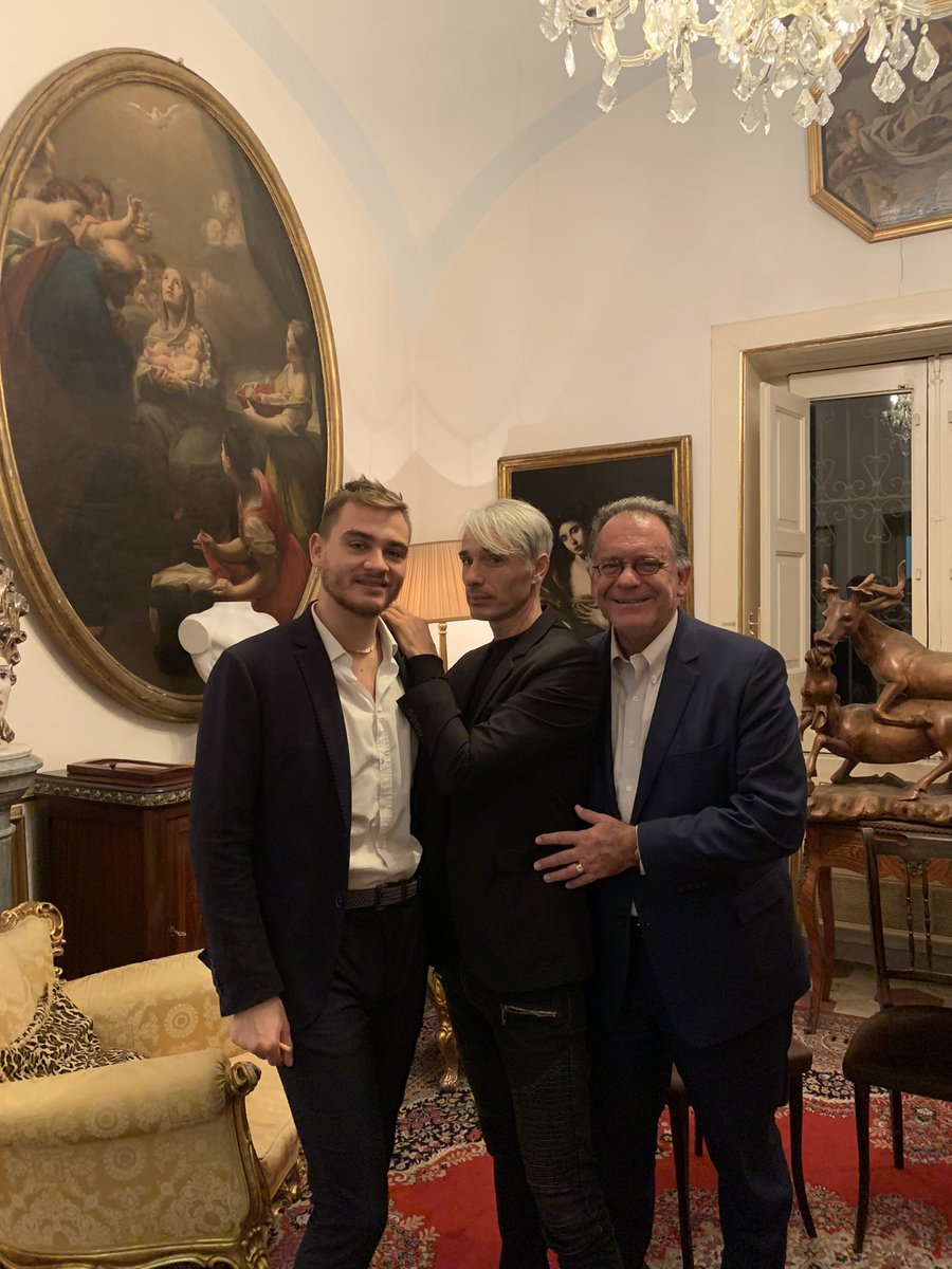 Alessandro Cecchi Paone ed il suo Simone. In atelier per la realizzazione dei loro abiti. #matrimonio #ateliermolaro #ansa #notizie