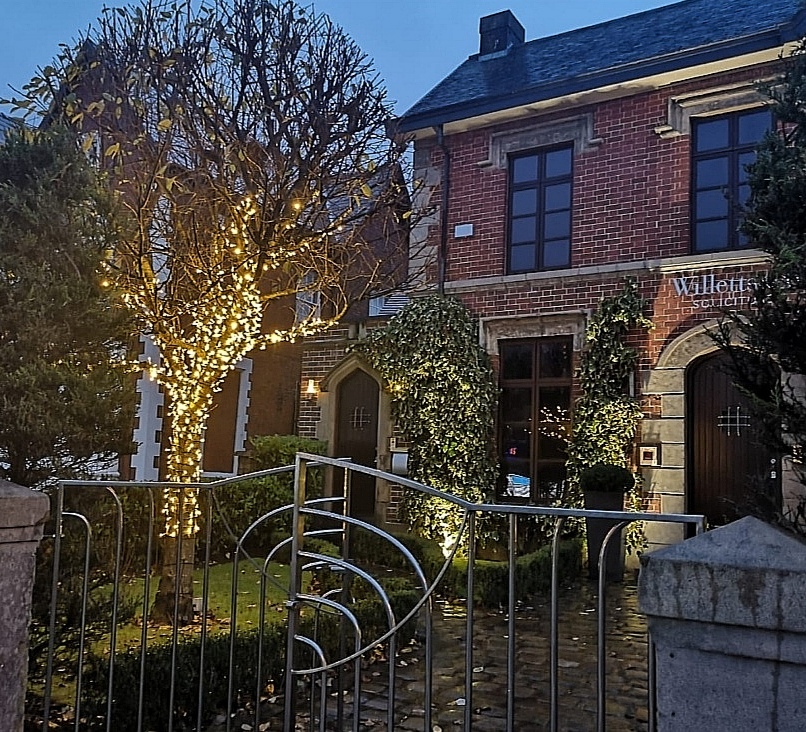 We can ensure that your restaurant, hotel, cafe, pub or bar really stands out from the crowd. We have provided lighting solutions to businesses of all shapes and sizes, from small independents to big chains.

𝗖𝗼𝗻𝘁𝗮𝗰𝘁 𝘂𝘀 𝘁𝗼𝗱𝗮𝘆 - bit.ly/3Bvmos4