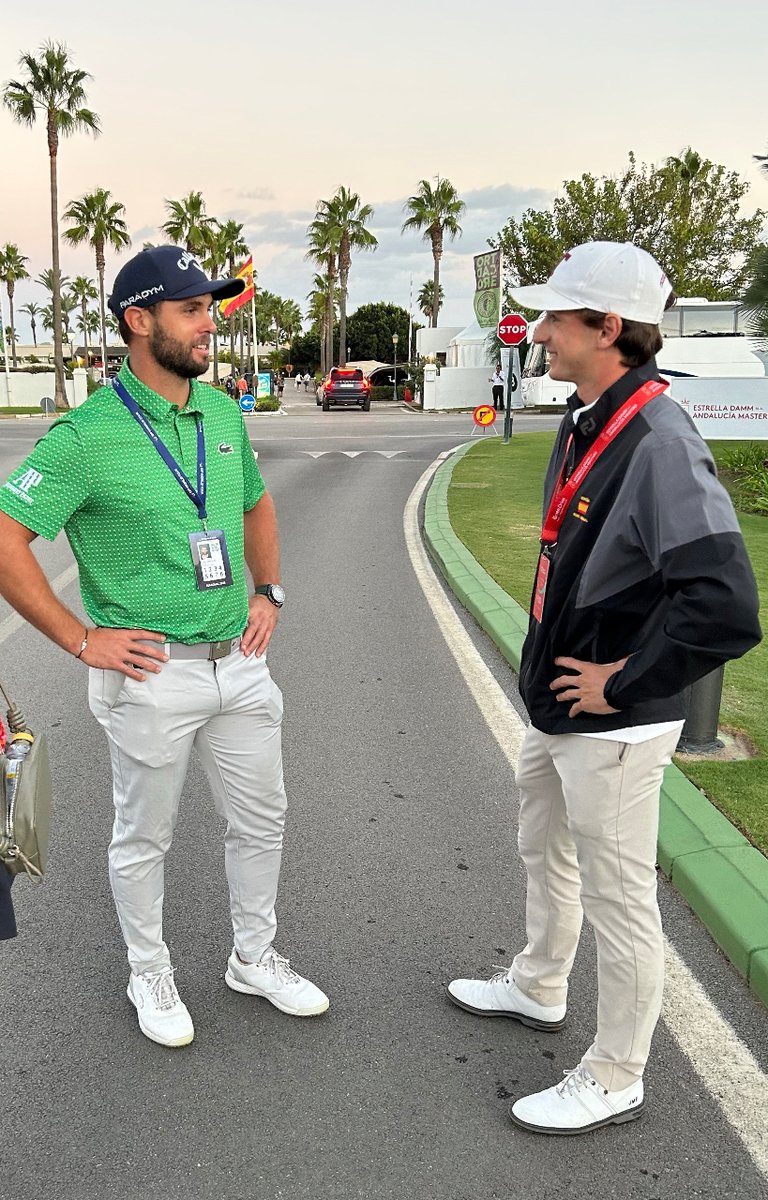 💯En el #EDAM2023 se conocieron dos jugadores unidos por la Universidad de Texas A&M: Adri Arnaus y Jaime Montojo. 🇪🇸Presente y futuro del golf español, pudieron compartir anécdotas y consejos de Arnaus a Montojo para reencontrarse en un futuro próximo compitiendo al mismo nivel